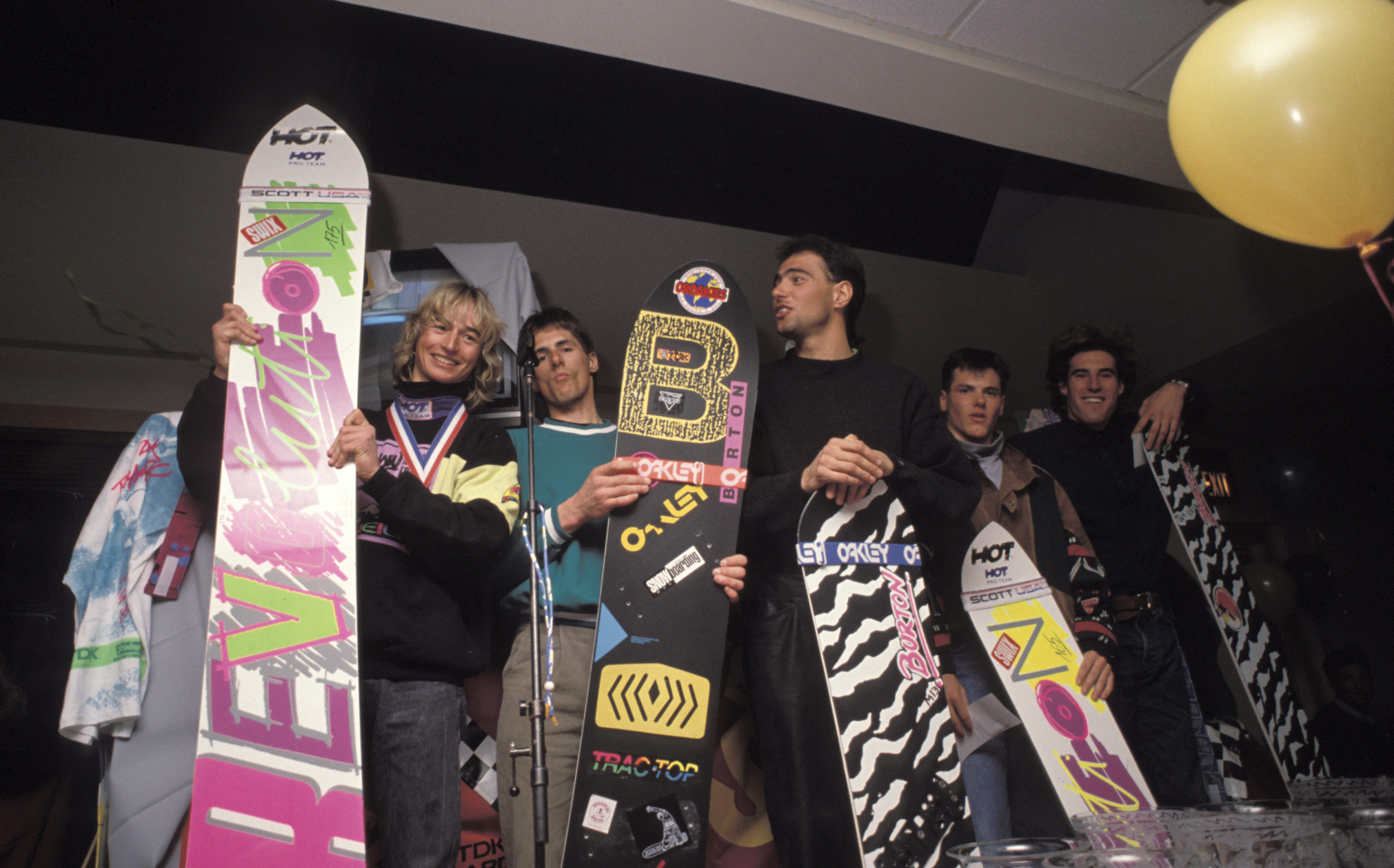 The super-g podium, where André finished first in front of the legends Craig Kelly and Jean Nerva. To their right, Nicolas Mathey and Ian Guiauchain. The Model Revolution is the mythical board on which Serge Vitelli made his first Vitelli-turns.